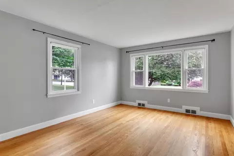 Living - 97 Old Brook Rd, Springfield, MA 01118 photo 3 of 4