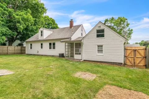 Exterior - 97 Old Brook Rd, Springfield, MA 01118 photo 5 of 7