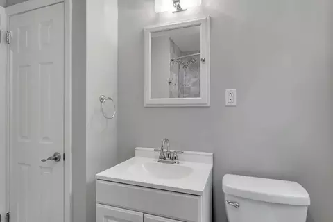 Bath - 97 Old Brook Rd, Springfield, MA 01118 photo 2 of 2