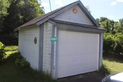 11 W High St, Erving, MA 01344 photo 4