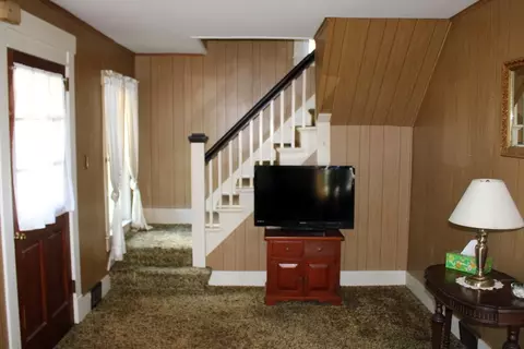 11 W High St, Erving, MA 01344 photo 6