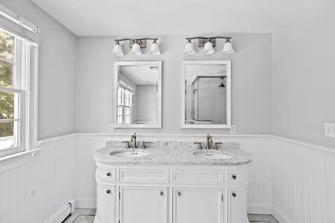Bath - 4 Julian Way, Hingham, MA 02043 photo 2 of 5