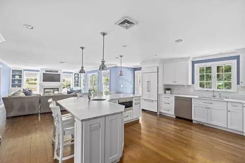Kitchen - 4 Julian Way, Hingham, MA 02043 photo 2 of 3
