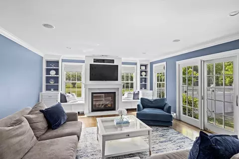 Living - 4 Julian Way, Hingham, MA 02043 photo 1 of 2