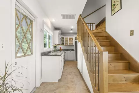 Entry Way - 4 Seahorse Ln, Wareham, MA 02571 photo 1 of 2
