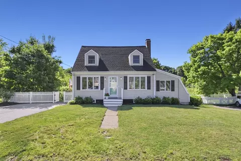 16 Plymouth Rd, Reading, MA 01867