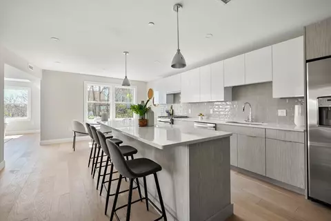 5205 Washington #205, West Roxbury, MA 02132