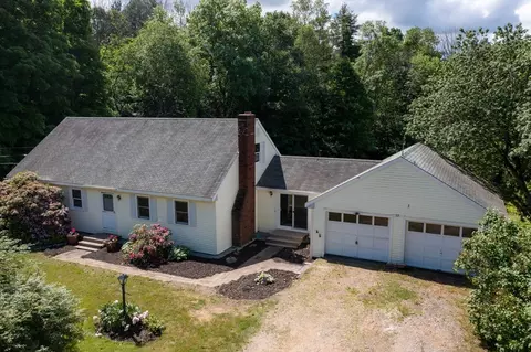 52 Highland St, Newton, NH 03858
