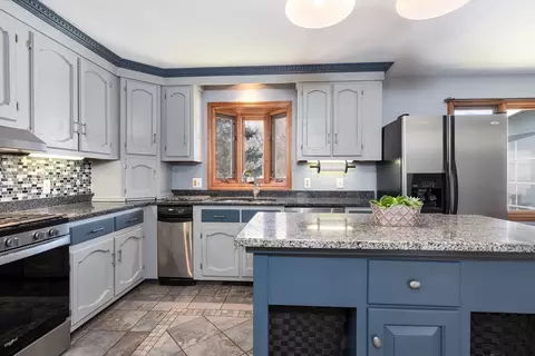 Kitchen - 27 Dudley Rd, Sutton, MA 01590 photo 1 of 3