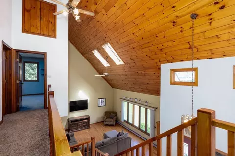 Entry Way - 27 Dudley Rd, Sutton, MA 01590 photo 1 of 3