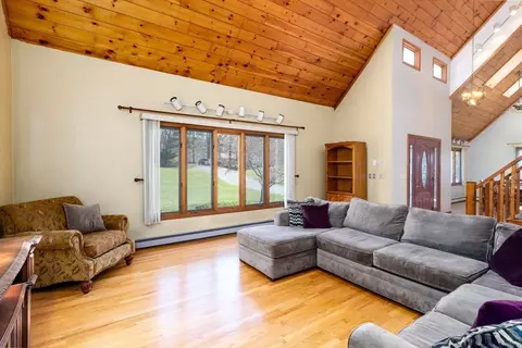 Living - 27 Dudley Rd, Sutton, MA 01590 photo 3 of 4
