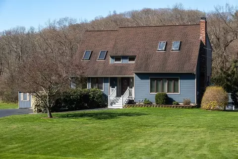 27 Dudley Rd, Sutton, MA 01590