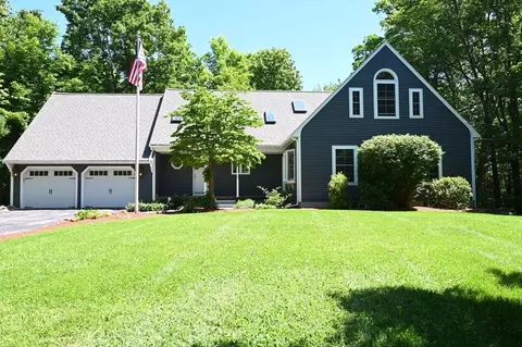 4 Fieldstone Dr, Hampstead, NH 03841