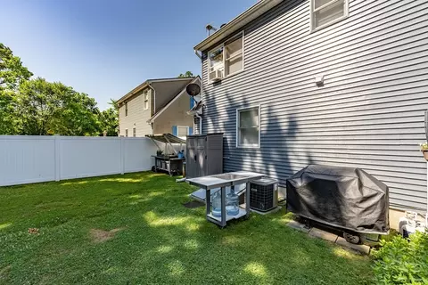 299 Morton St, Springfield, MA 01119 photo 9