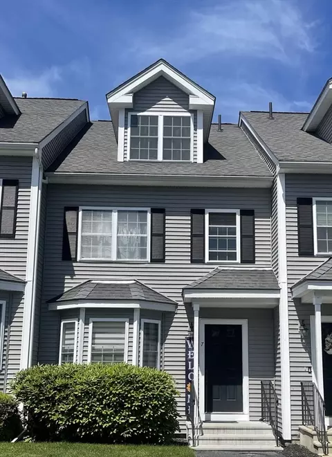 7 Sprucewood Ln #74, Worcester, MA 01606