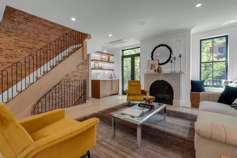 1 Dartmouth Pl, Boston, MA 02116