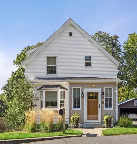 27 Minerva St, Swampscott, MA 01907