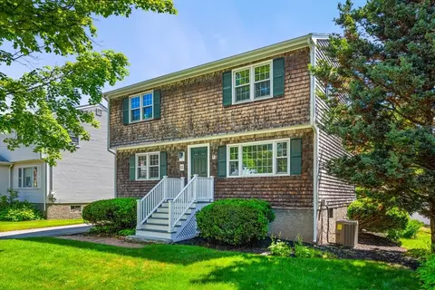 13 Devereux Ter, Marblehead, MA 01945