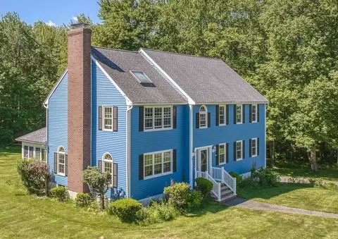 10 Mayflower Ln, Haverhill, MA 01832