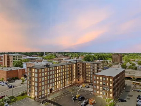 147 Centre St #511, Brockton, MA 02302