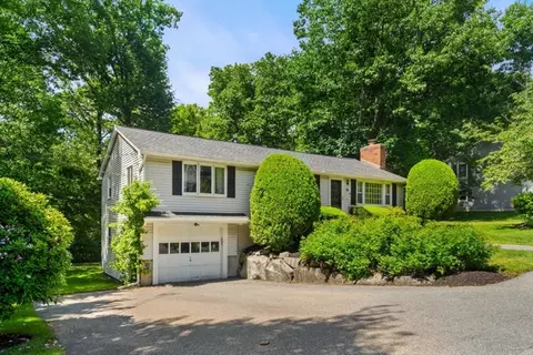 90 Drake Rd, Burlington, MA 01803