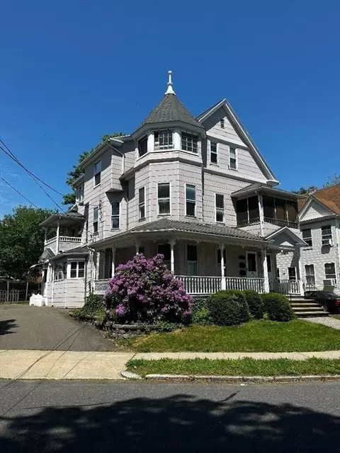 110-112 Chapin St, Holyoke, MA 01040