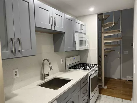 Kitchen - 405 Great Rd #8, Acton, MA 01720 photo 1 of 2