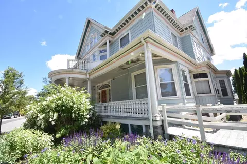 25 Hale St, Beverly, MA 01915 photo 2