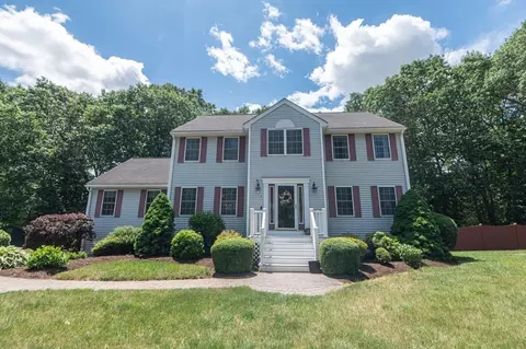 3 Maria Dr, Ipswich, MA 01938