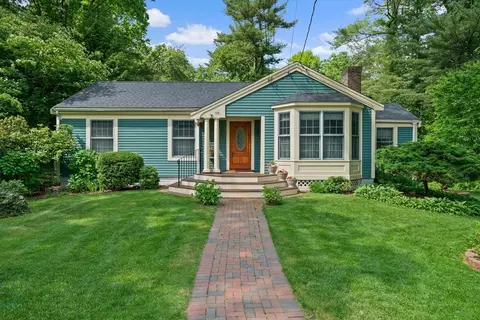 35 Old Meeting House Ln, Norwell, MA 02061