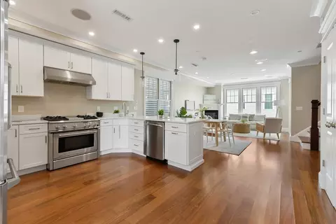 111 Bolton St #2, Boston, MA 02127