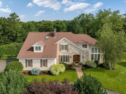 96 Pinewood Hls, Longmeadow, MA 01106
