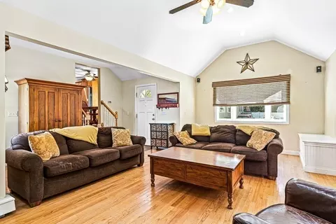11 Gerard St, Wakefield, MA 01880