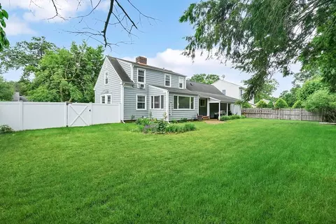 Exterior - 38 Fallston St, Springfield, MA 01119 photo 9 of 10