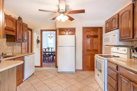 160 Abbott St, Springfield, MA 01118 photo 11