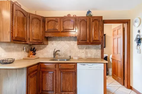 160 Abbott St, Springfield, MA 01118 photo 12