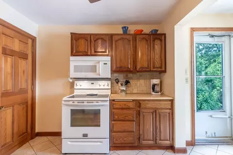 160 Abbott St, Springfield, MA 01118 photo 10