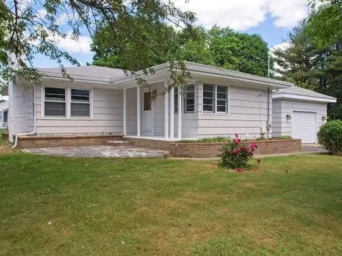 12 Kenneth St, Lakeville, MA 02347