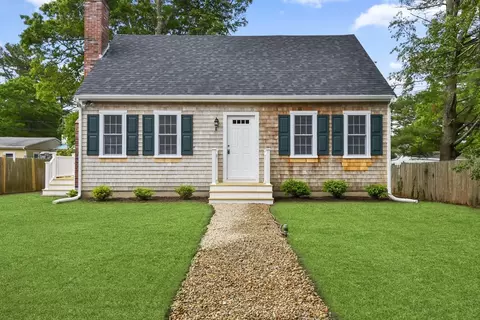 8 Milford St, Plymouth, MA 02360