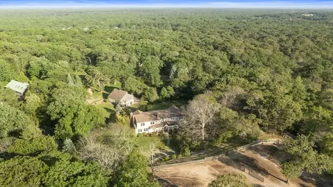 67 Hidden Vlg, West Tisbury, MA 02575