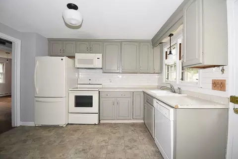 Kitchen - 17 Old Brook Rd, Springfield, MA 01118 photo 3 of 3