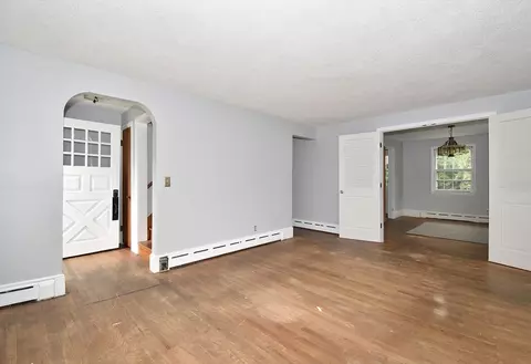 Living - 17 Old Brook Rd, Springfield, MA 01118 photo 3 of 3