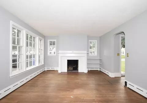 Living - 17 Old Brook Rd, Springfield, MA 01118 photo 2 of 3