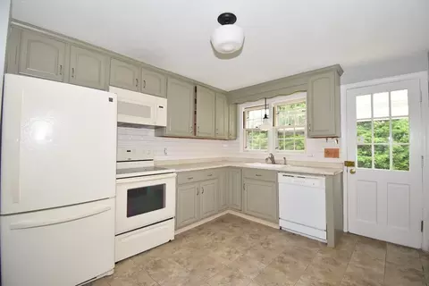 Kitchen - 17 Old Brook Rd, Springfield, MA 01118 photo 1 of 3