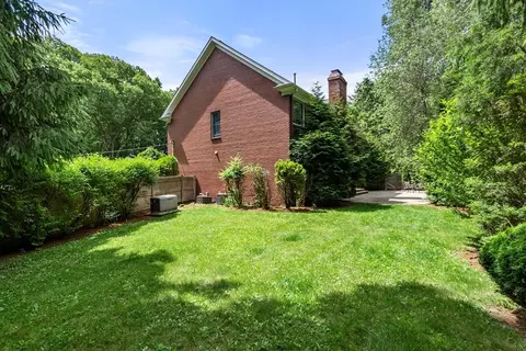 Exterior - 1 Spring Valley Rd, Worcester, MA 01609 photo 5 of 6