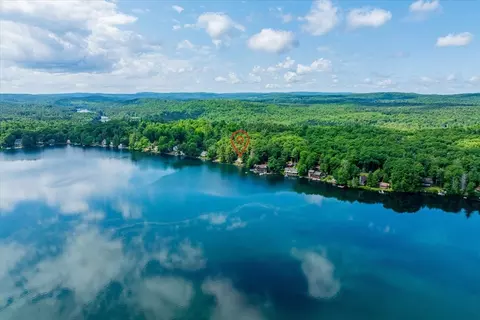 32 33 35 Mt Dan Rd, Sturbridge, MA 01518