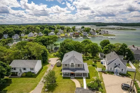 6 Riggs Point Rd, Gloucester, MA 01930