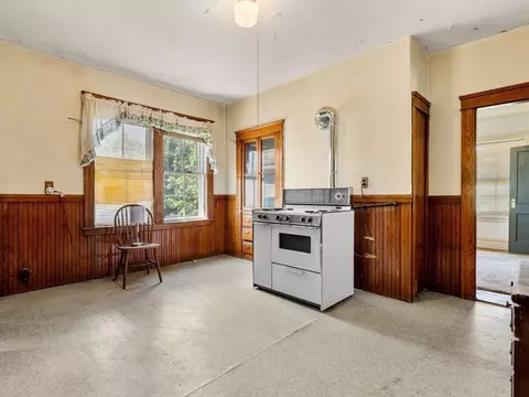91 Fox St, Worcester, MA 01604 photo 24