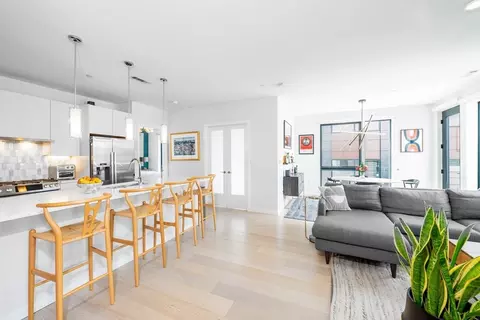 45 W 3rd St #515, Boston, MA 02127