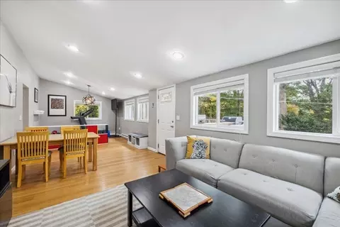 376 School St, Boylston, MA 01505